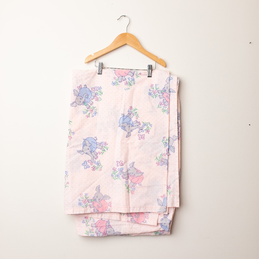 2/$20- VINTAGE elephant bed sheet